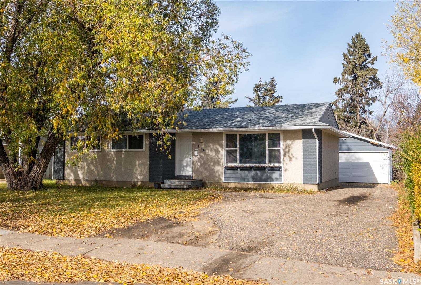 Prince Albert, SK S6V 2T5,724 Eastwood STREET