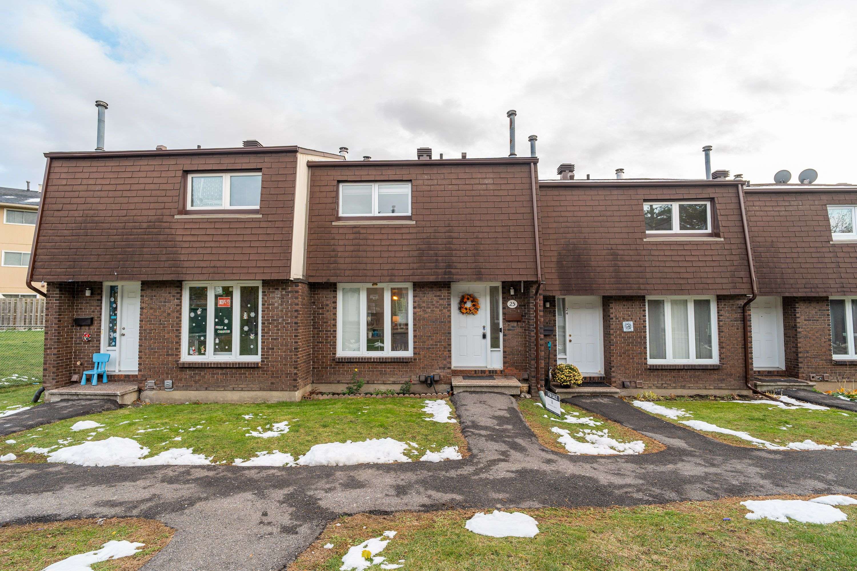 Hunt Club - Windsor Park Village And Area, ON K1V 9X5,3333 Mccarthy RD #25
