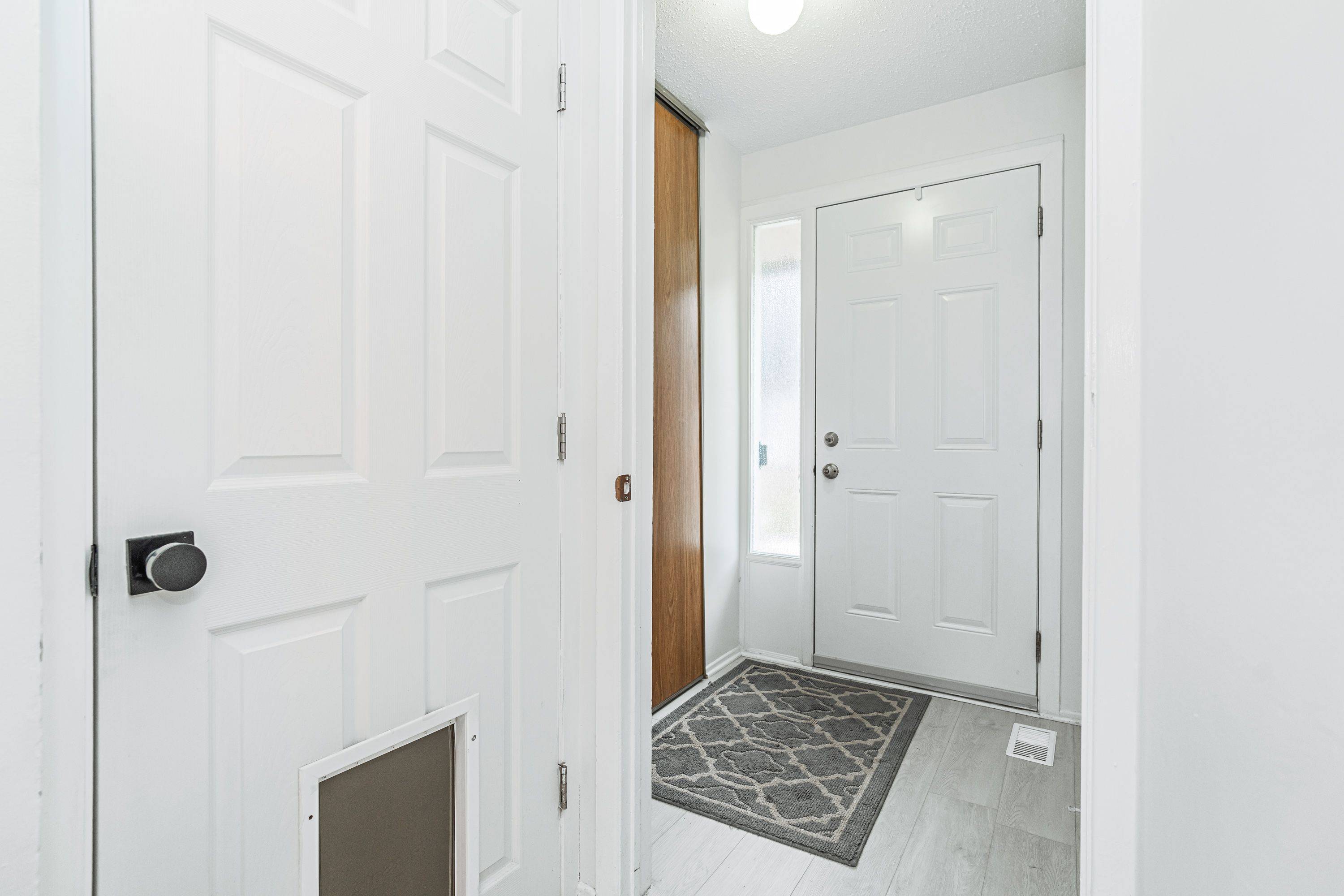 Hunt Club - Windsor Park Village And Area, ON K1V 9X5,3333 Mccarthy RD #25