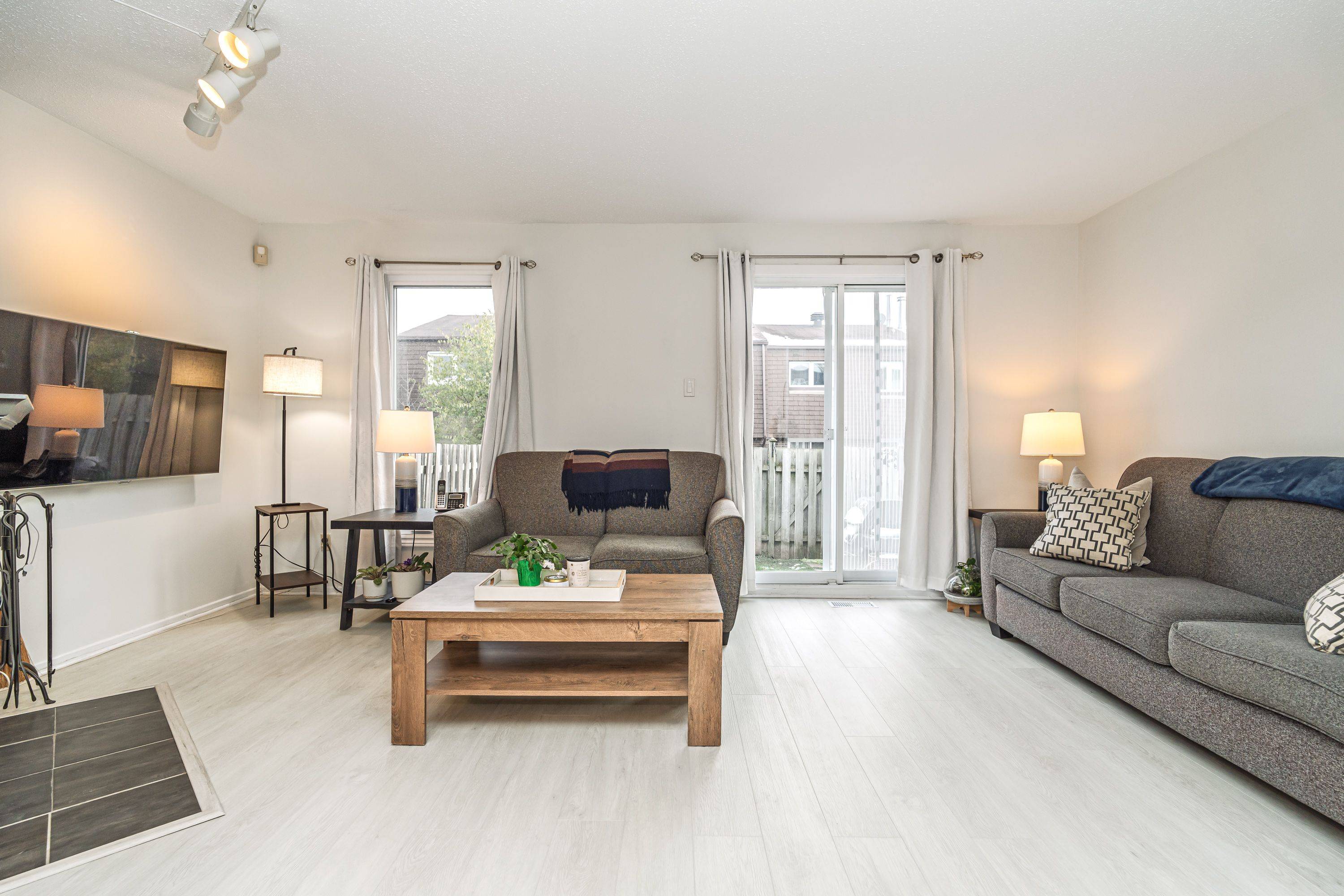 Hunt Club - Windsor Park Village And Area, ON K1V 9X5,3333 Mccarthy RD #25