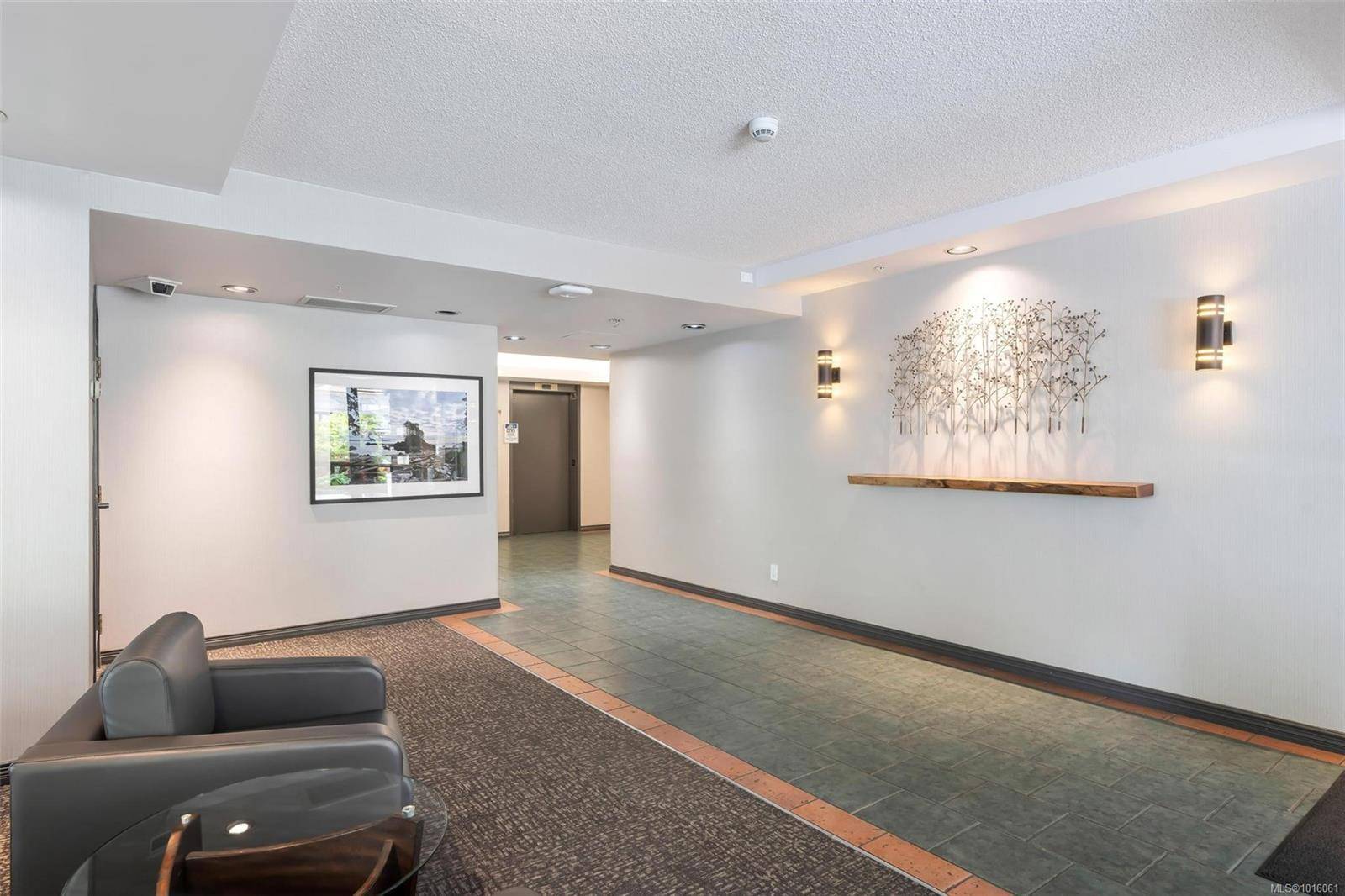 Victoria, BC V8V 4Y4,1020 View St #1006