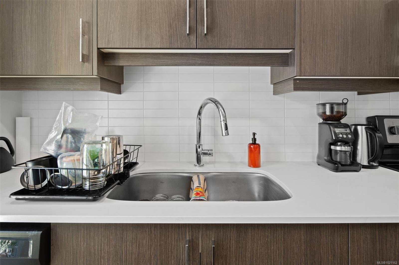 Esquimalt, BC V9A 3M4,826 Esquimalt Rd #403