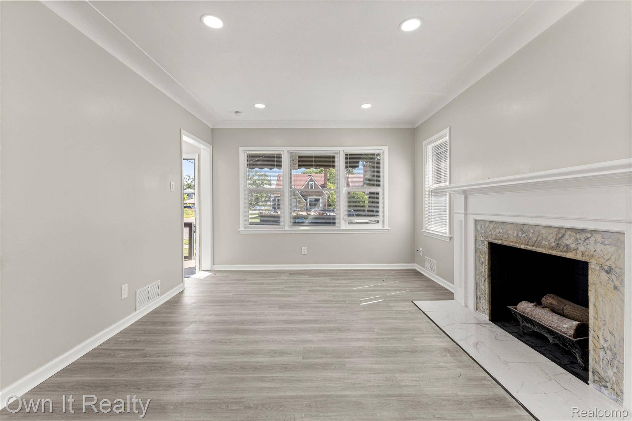 Detroit, MI 48235,18517 Robson ST