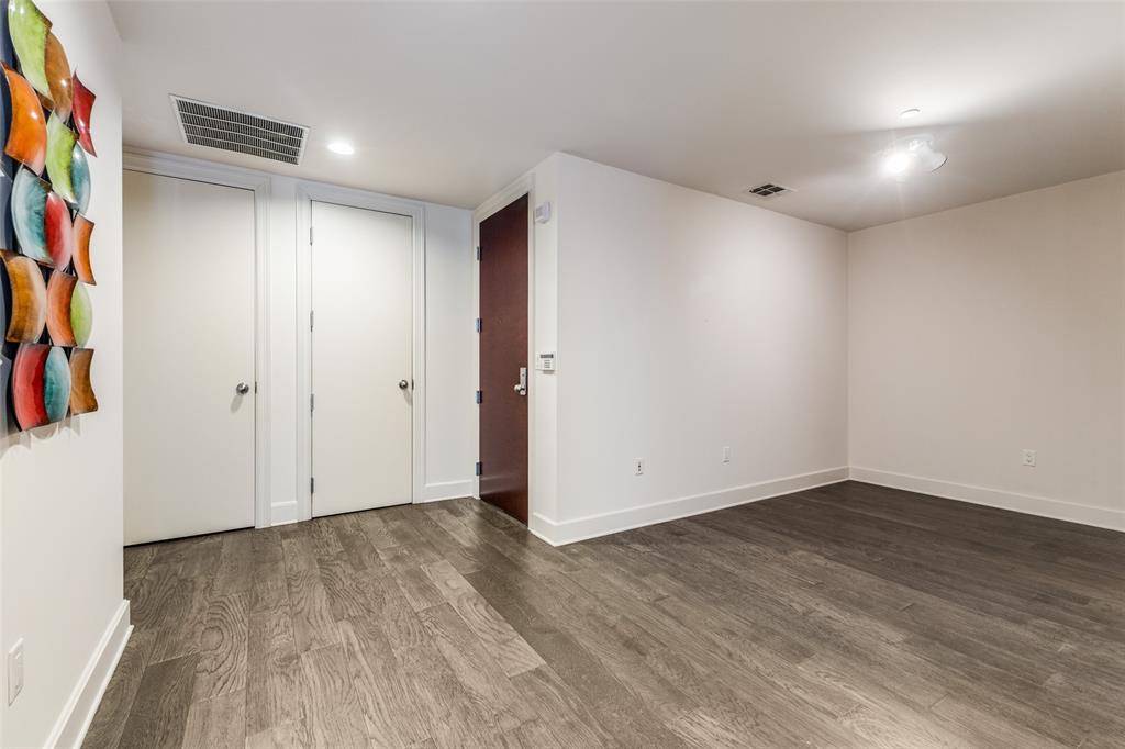 Dallas, TX 75201,1505 Elm Street #204