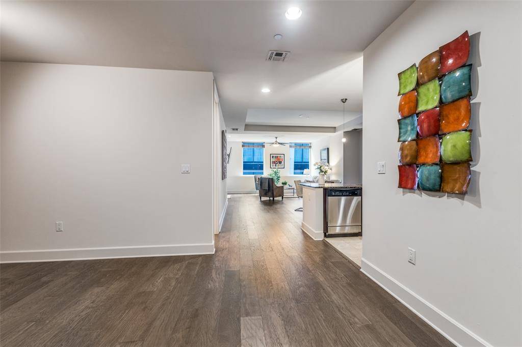 Dallas, TX 75201,1505 Elm Street #204