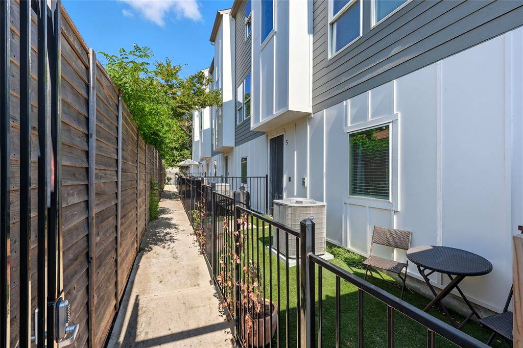 Dallas, TX 75206,5647 Live Oak Street