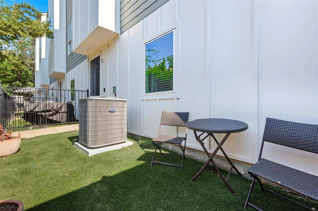 Dallas, TX 75206,5647 Live Oak Street