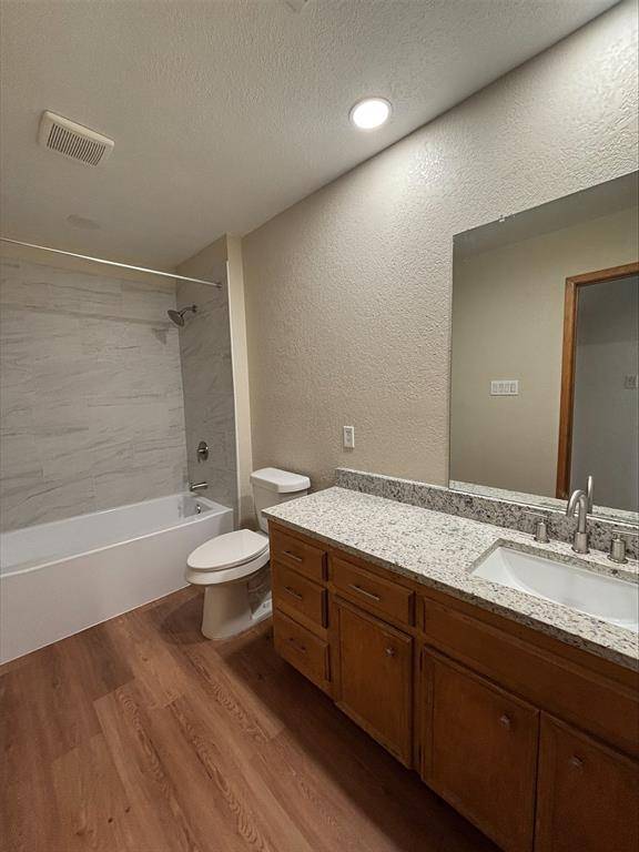 702 Matthews Court, Arlington, TX 76012