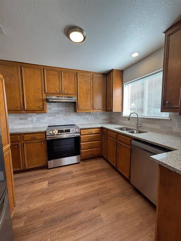 702 Matthews Court, Arlington, TX 76012
