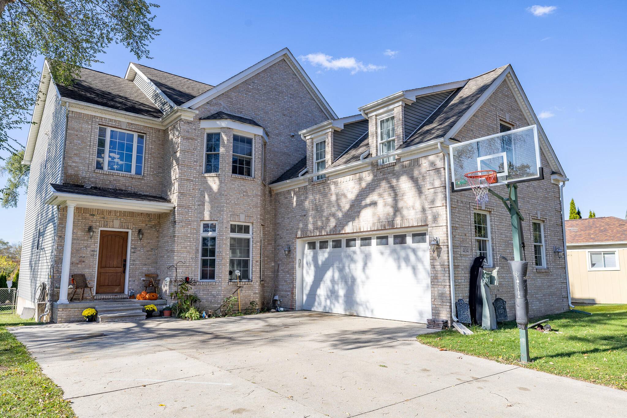 South Lyon, MI 48178,404 Stryker ST