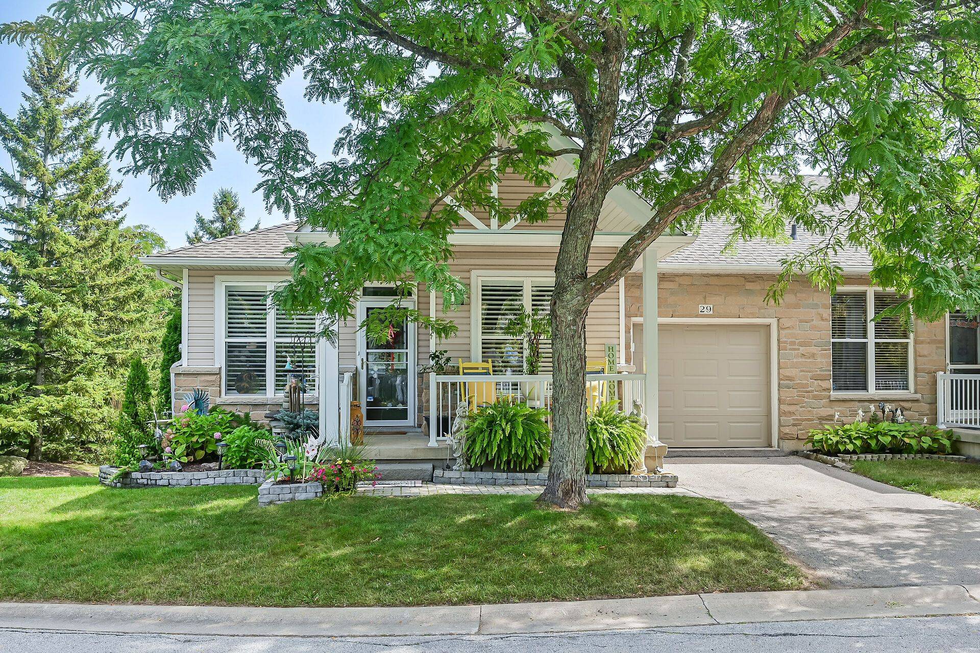 Hamilton, ON L9K 1L7,20 Kitty Murray LN #29