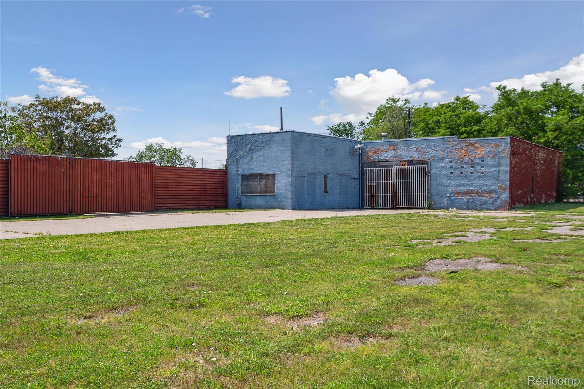 Detroit, MI 48201,666 Peterboro ST