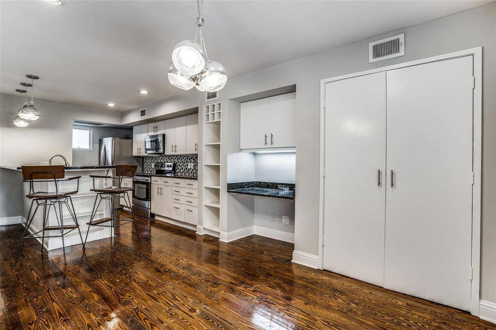 Dallas, TX 75205,4231 Travis Street #28