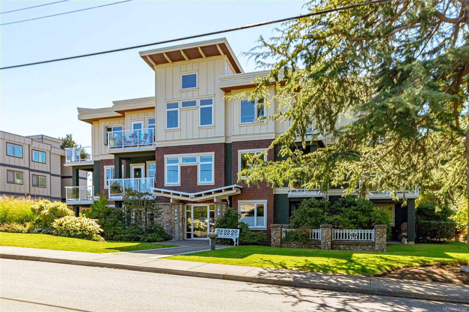 Sidney, BC V8L 2H1,2415 Amherst Ave #204
