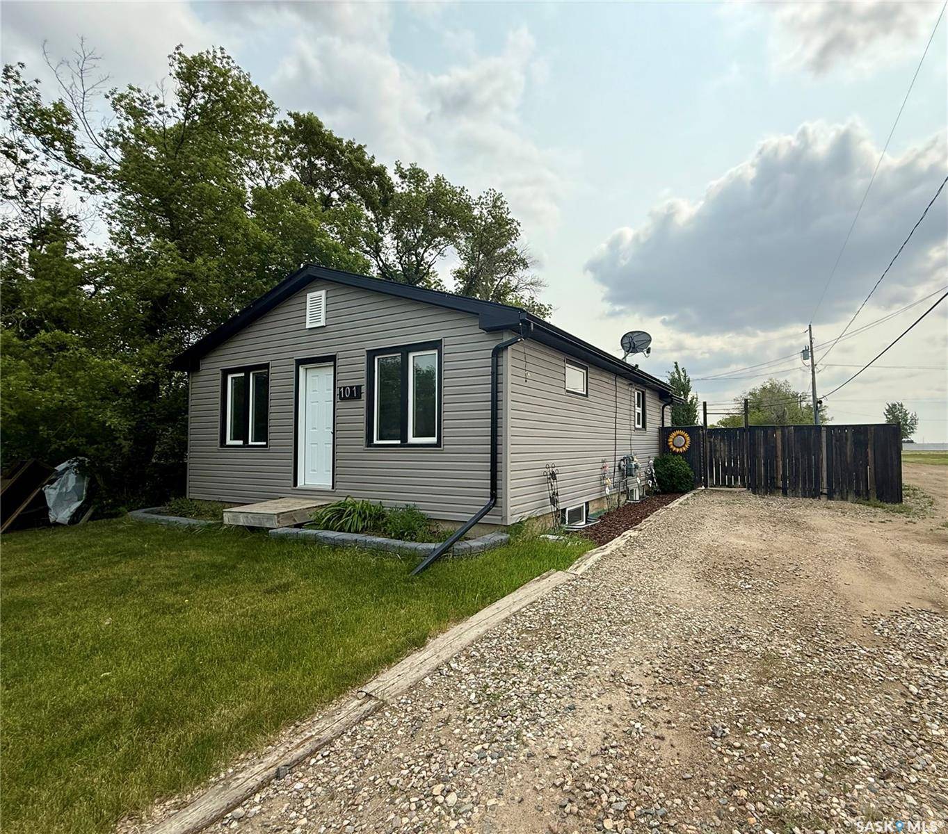 Coleville, SK S0L 0K0,101 2nd AVENUE E