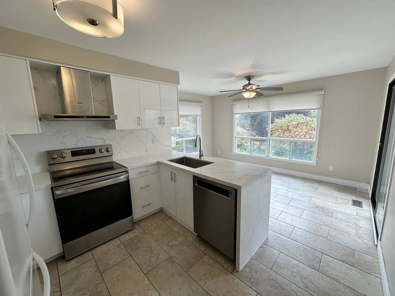 Newmarket, ON L3Y 3G3,102 Hazelwood DR