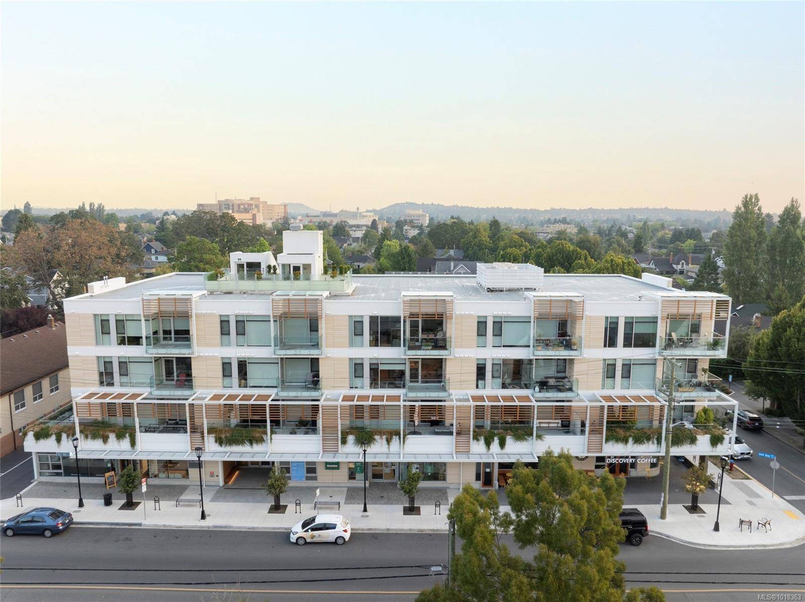 Victoria, BC V8R 1C7,1916 Oak Bay Ave #301