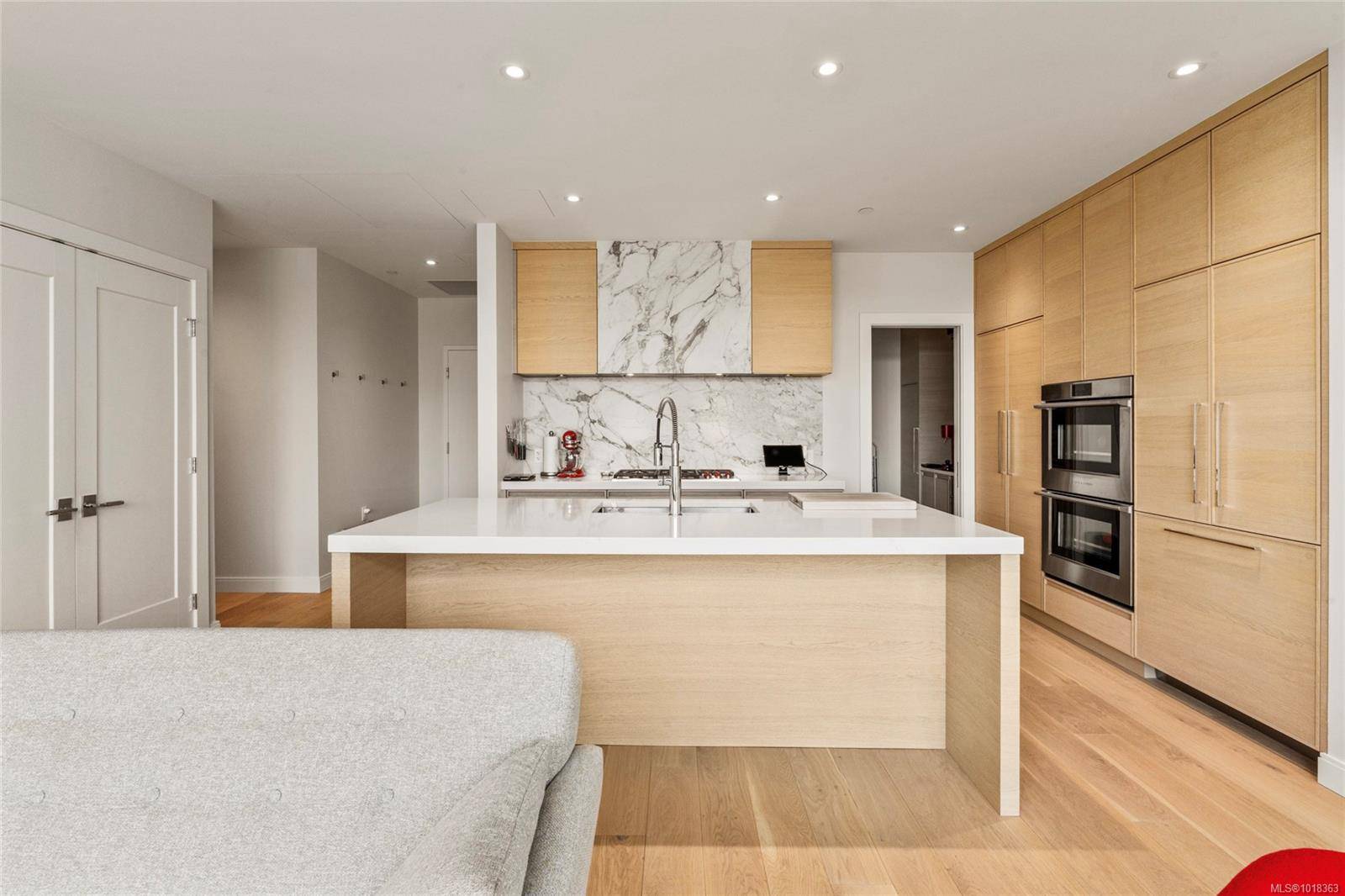 Victoria, BC V8R 1C7,1916 Oak Bay Ave #301