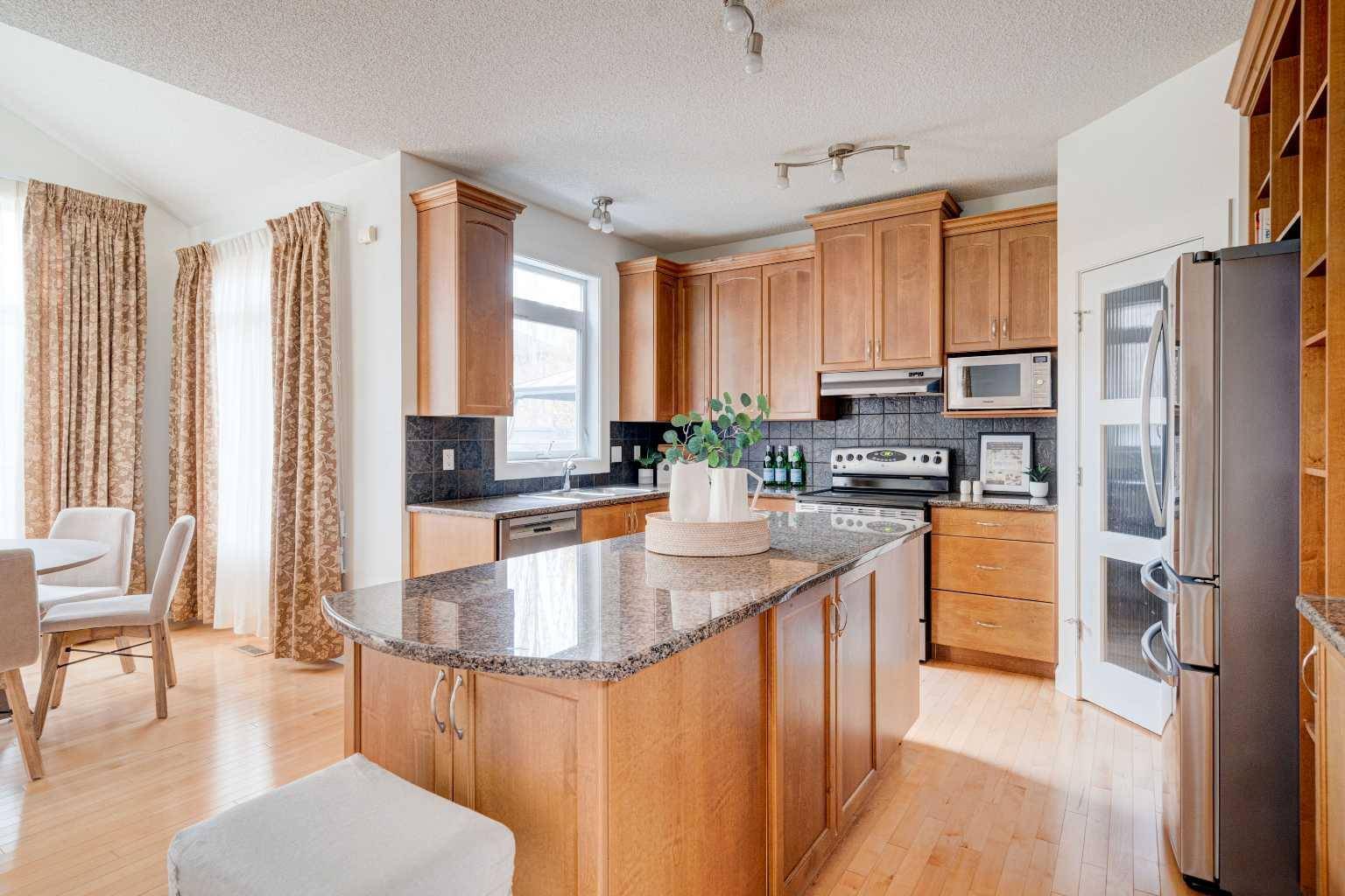 Calgary, AB T3L 2Z7,108 Tuscany Estates Close NW