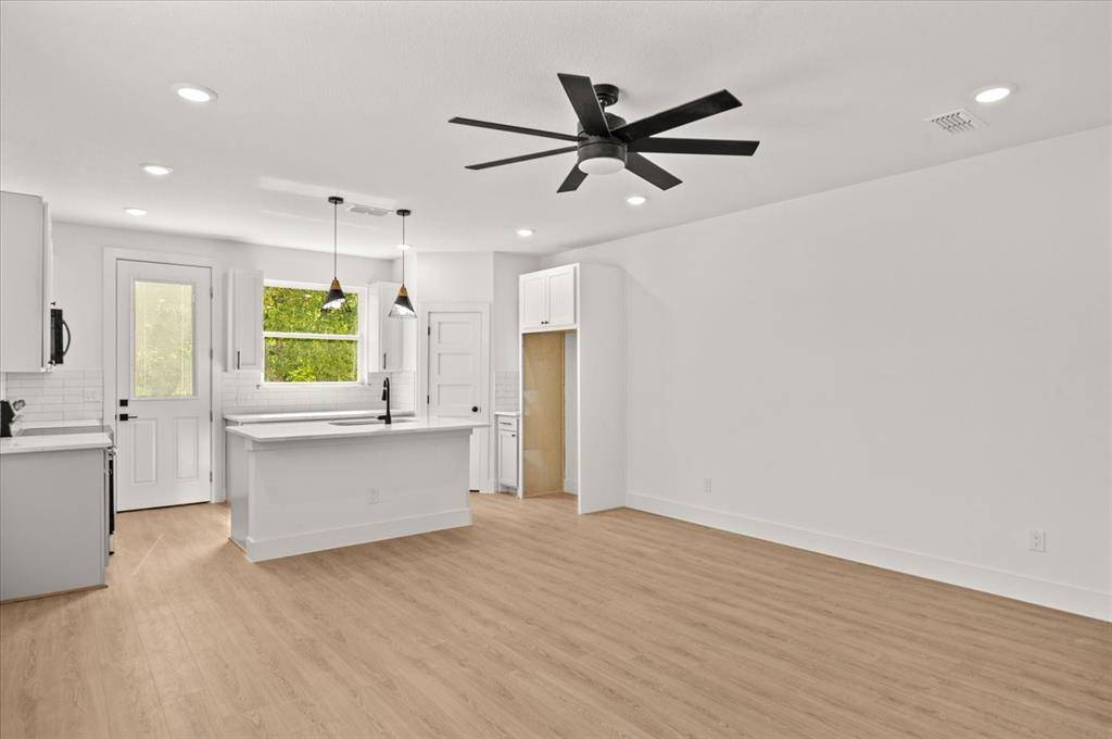 Leonard, TX 75452,309 S Poplar Street