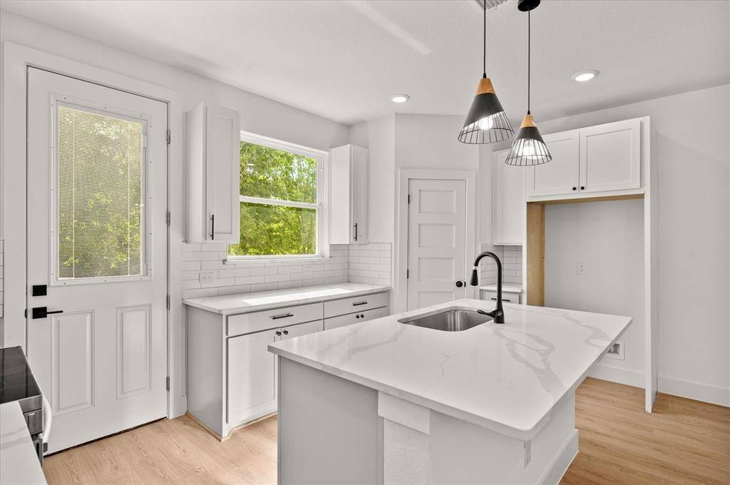 Leonard, TX 75452,309 S Poplar Street