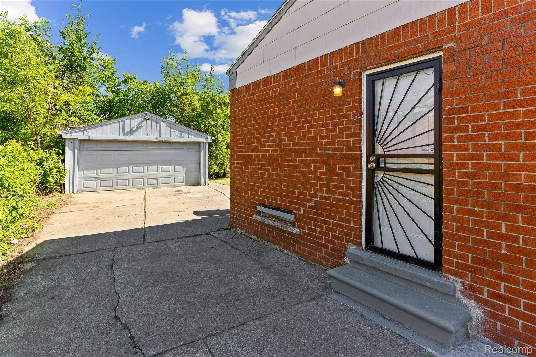 Inkster, MI 48141,30270 Spring Arbor DR