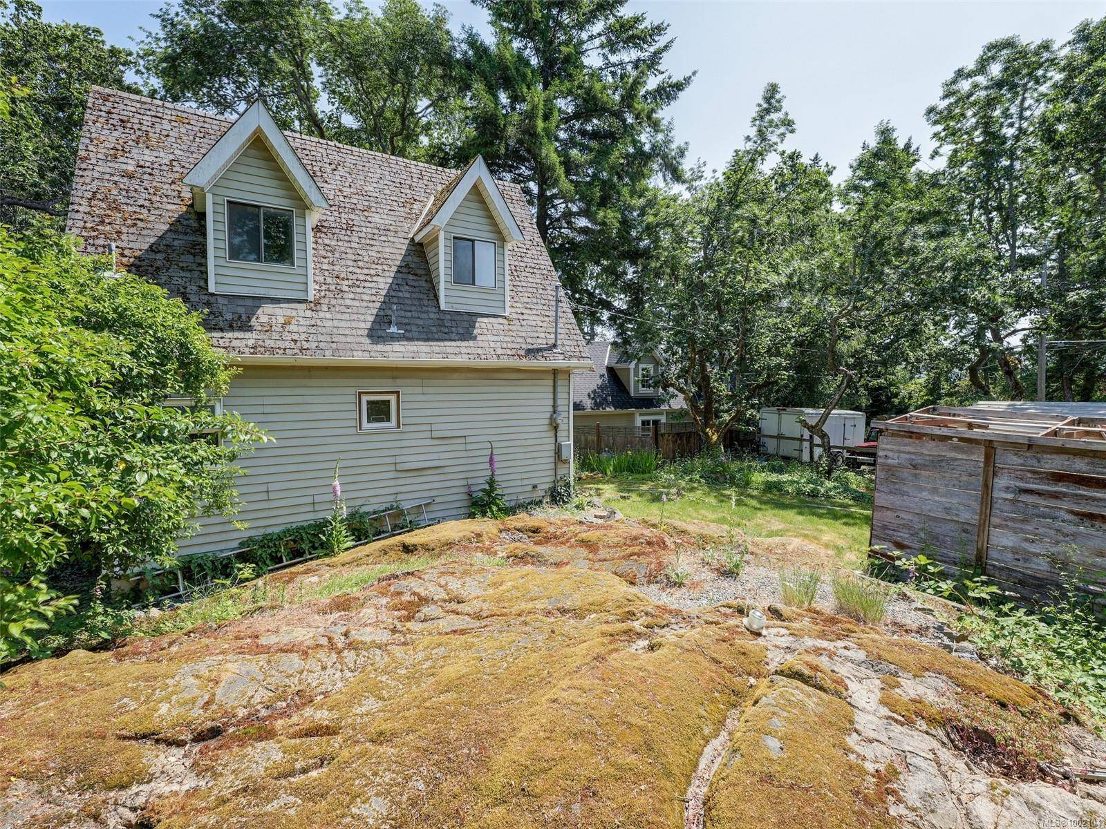 Saanich, BC V8N 1L7,2784 Tudor Ave