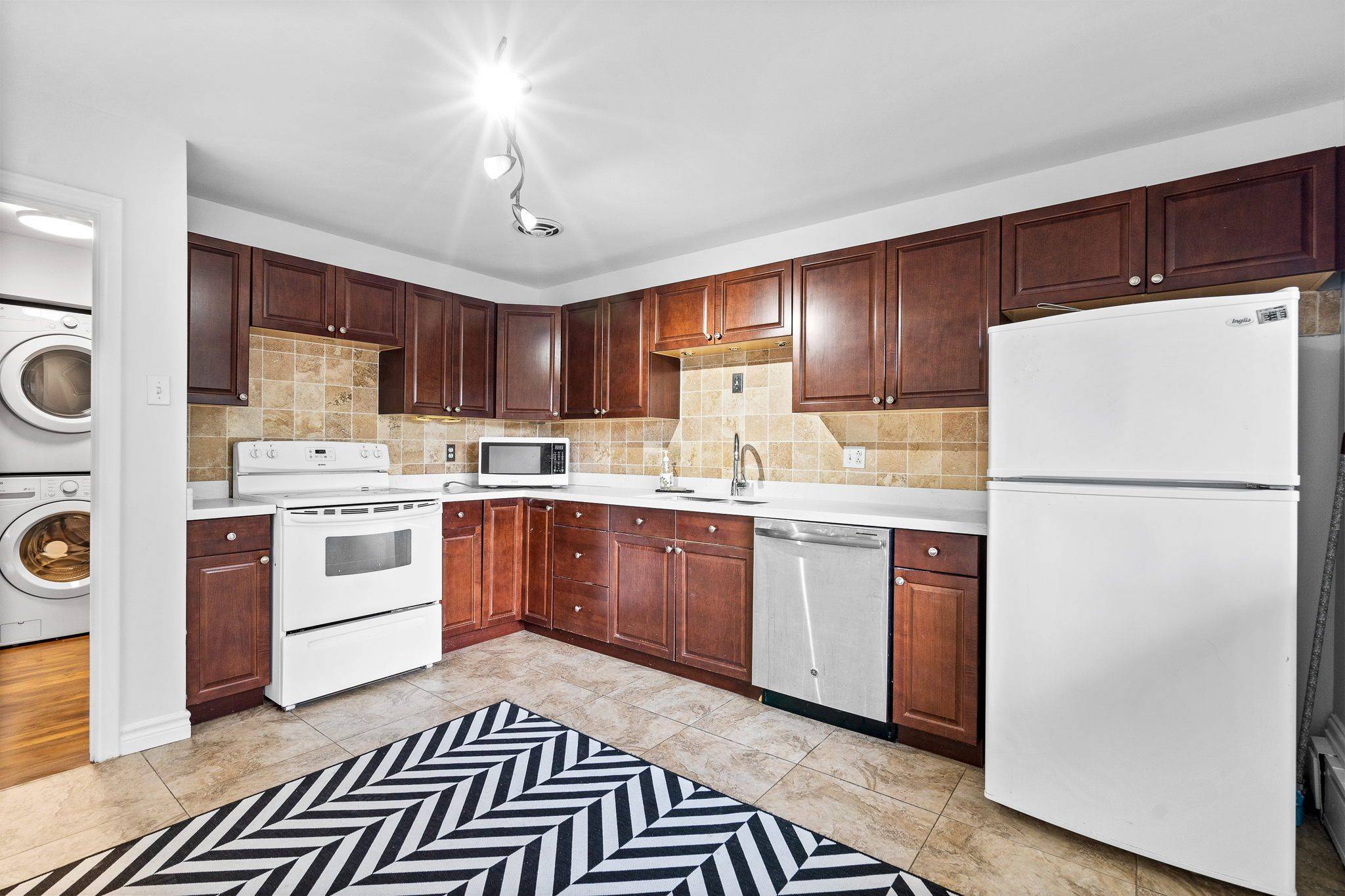 St. Catharines, ON L2M 4X1,462 B Carlton ST #B