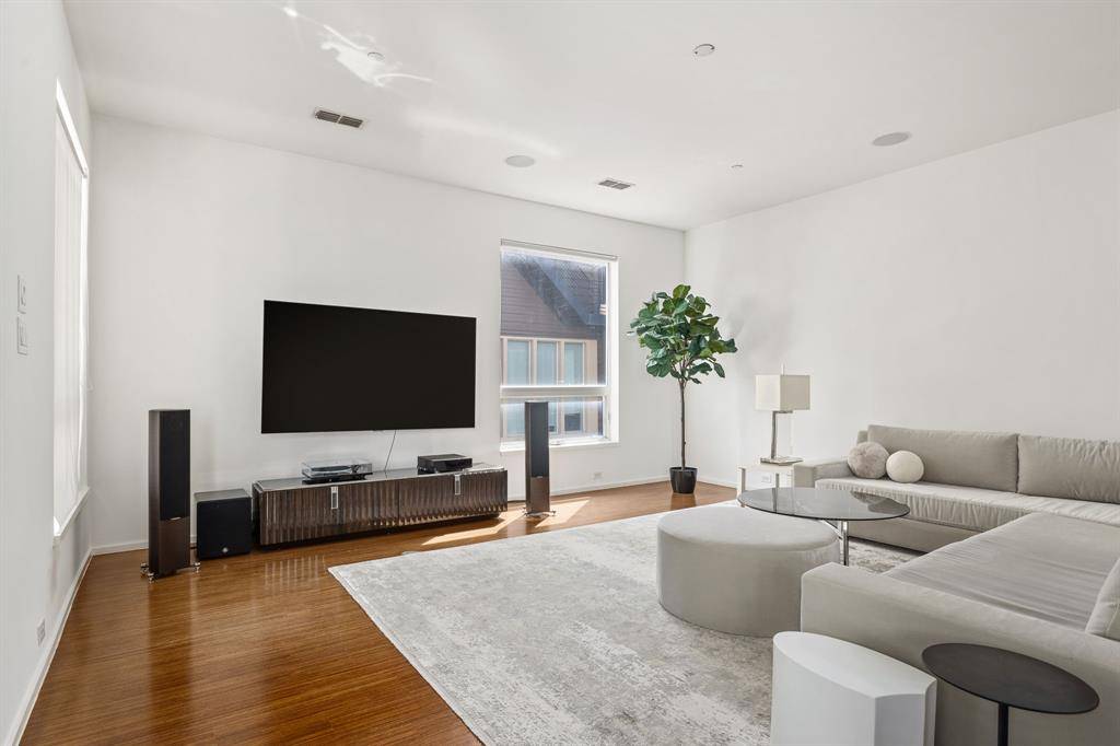 Dallas, TX 75205,4206 Buena Vista Street #C