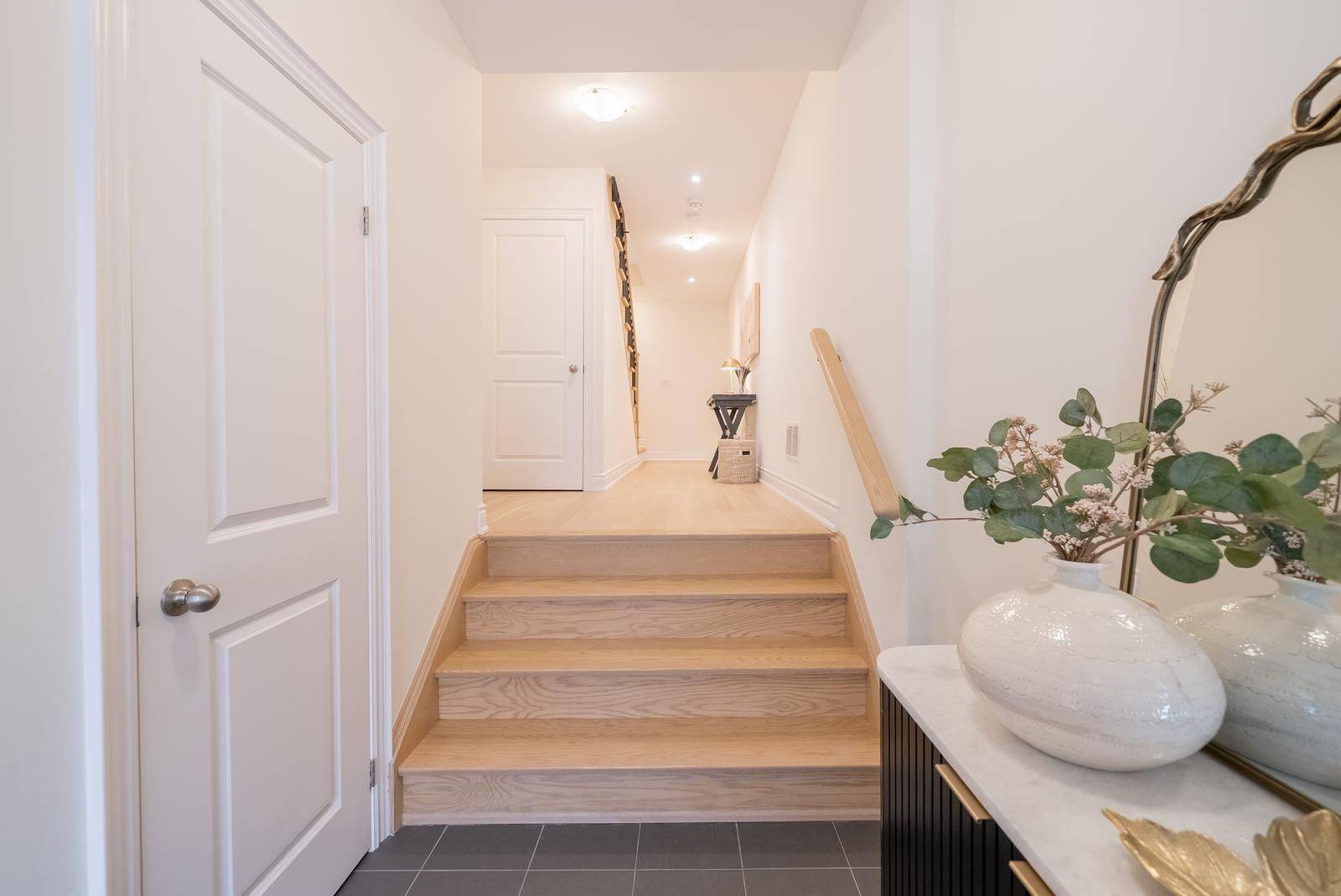 Aurora, ON L4G 7B6,12 Griffith ST