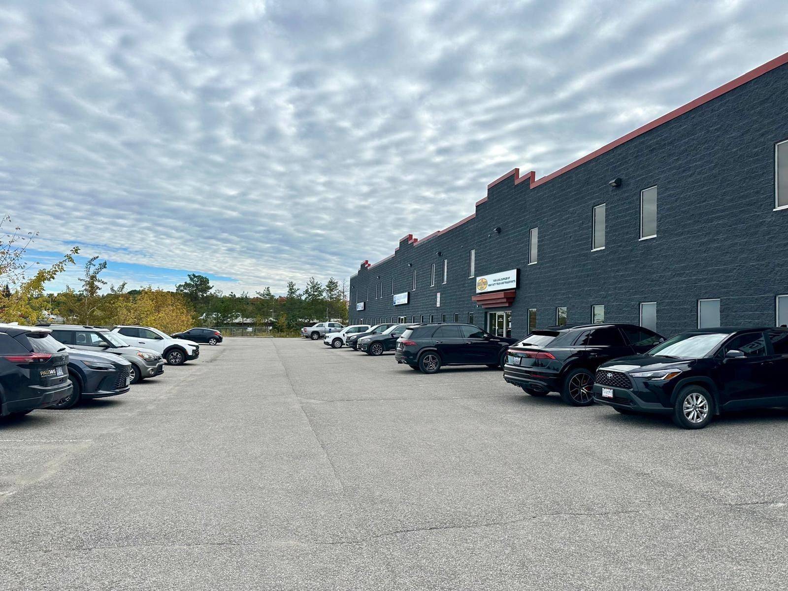 Barrie, ON L4N 3V7,35 Morrow RD #6-7