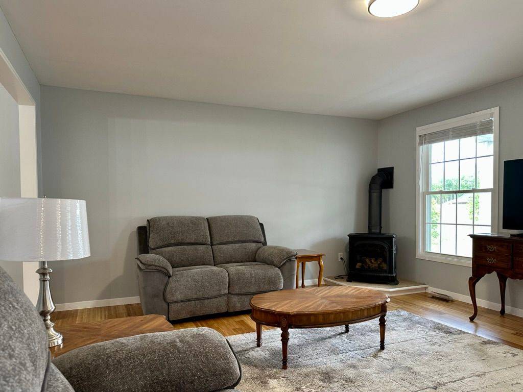 Clearview, ON L0M 1S0,207 Christopher ST