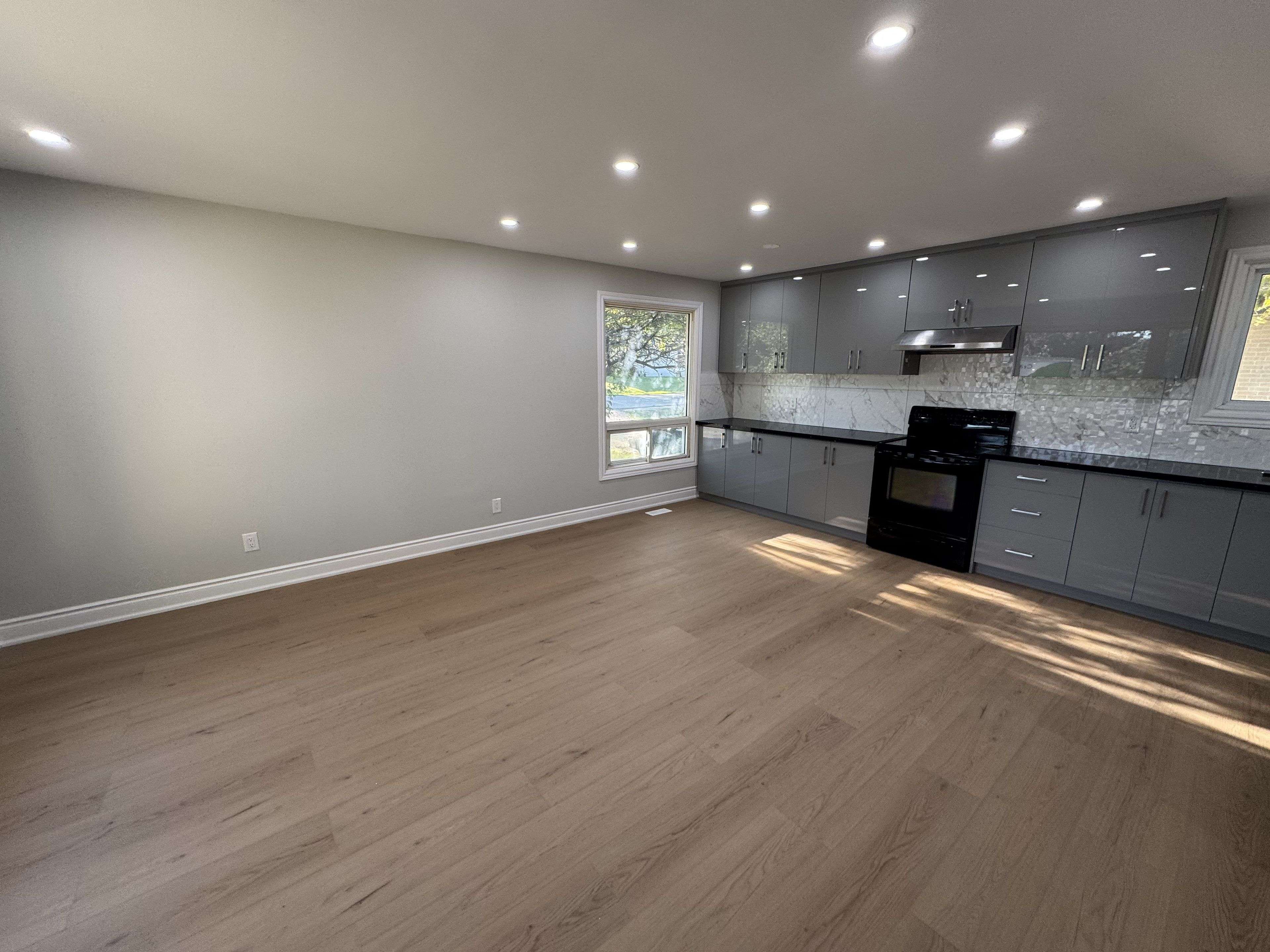 Barrie, ON L4N 3Y1,41 Maclaren AVE