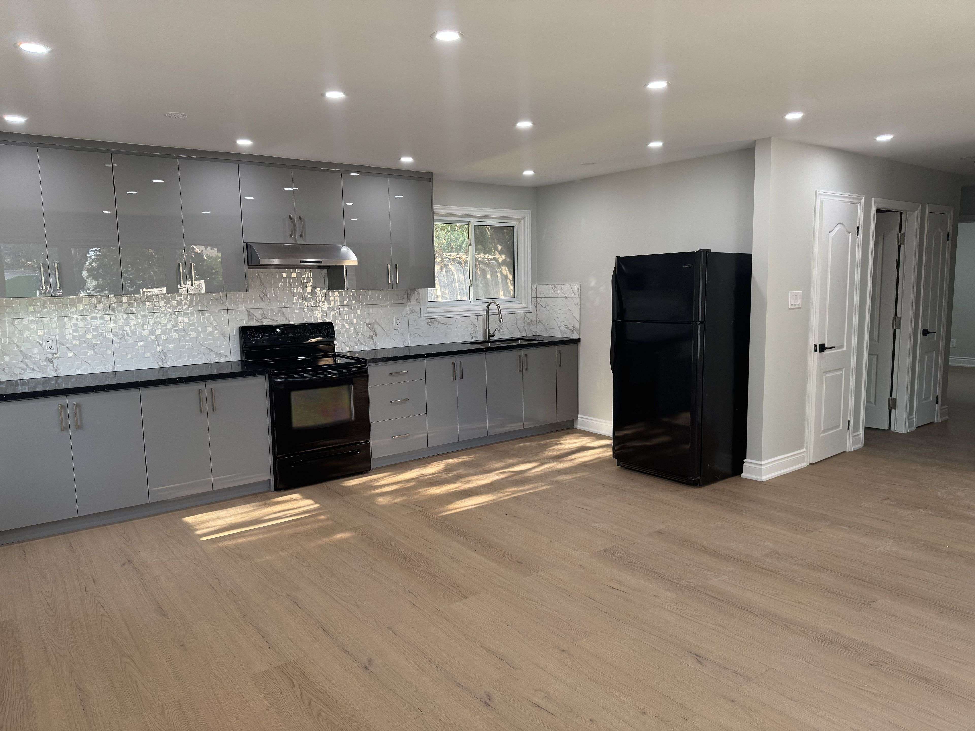 Barrie, ON L4N 3Y1,41 Maclaren AVE