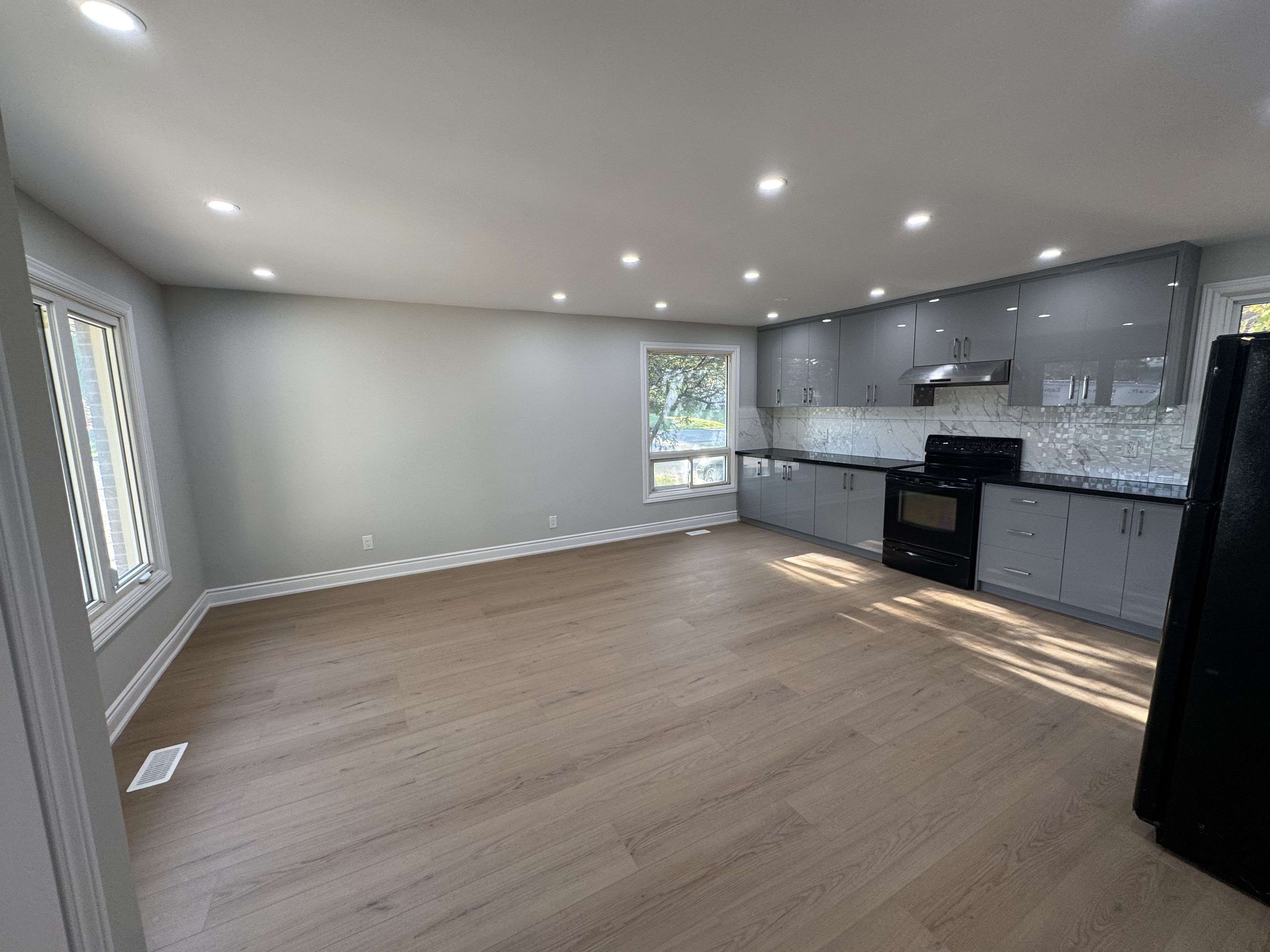 Barrie, ON L4N 3Y1,41 Maclaren AVE