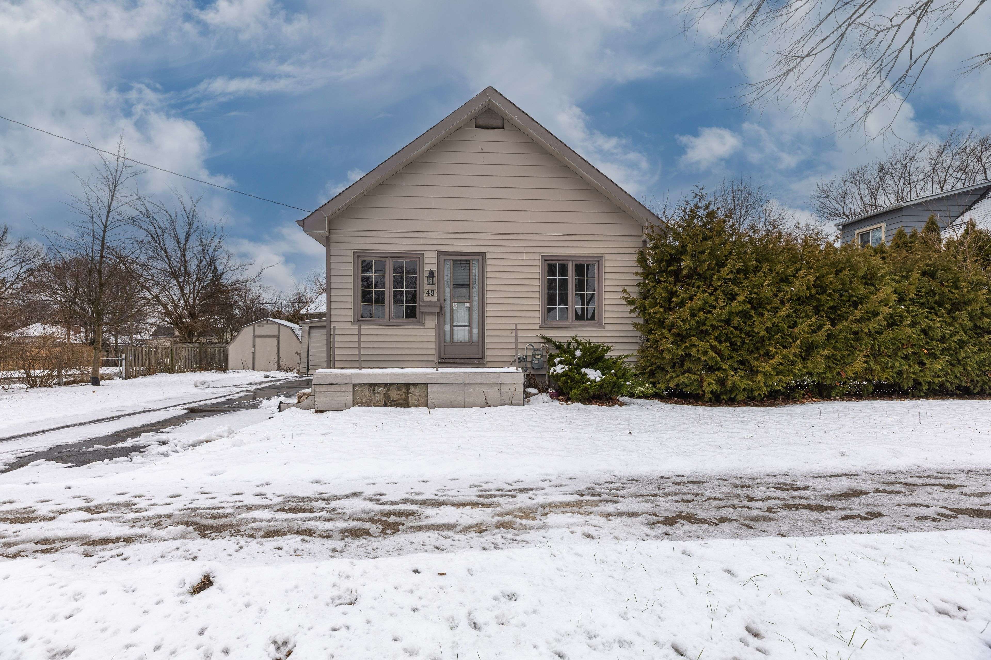 London East, ON N5Y 1K8,49 McNay ST