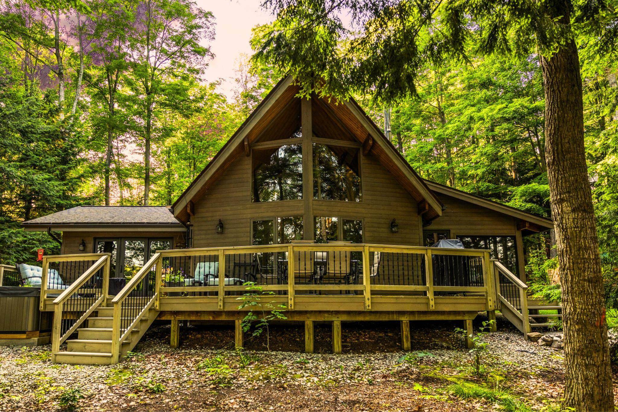 19545 Woodland TRL, Almira Twp, MI 49684