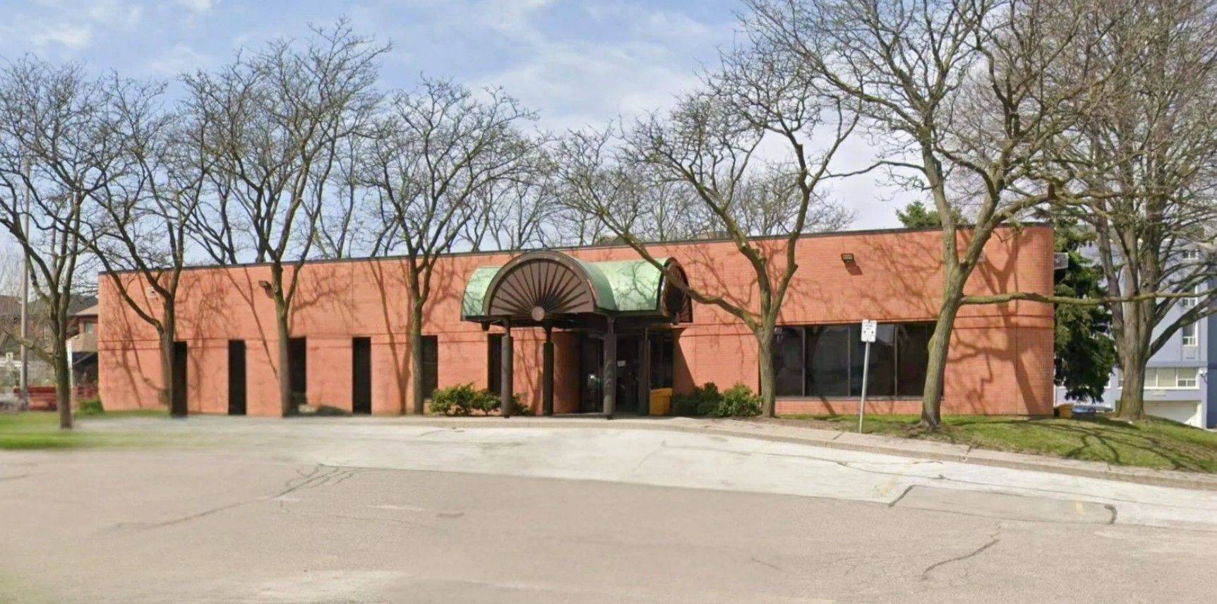 Hamilton, ON L8R 3L1,370 York BLVD #V