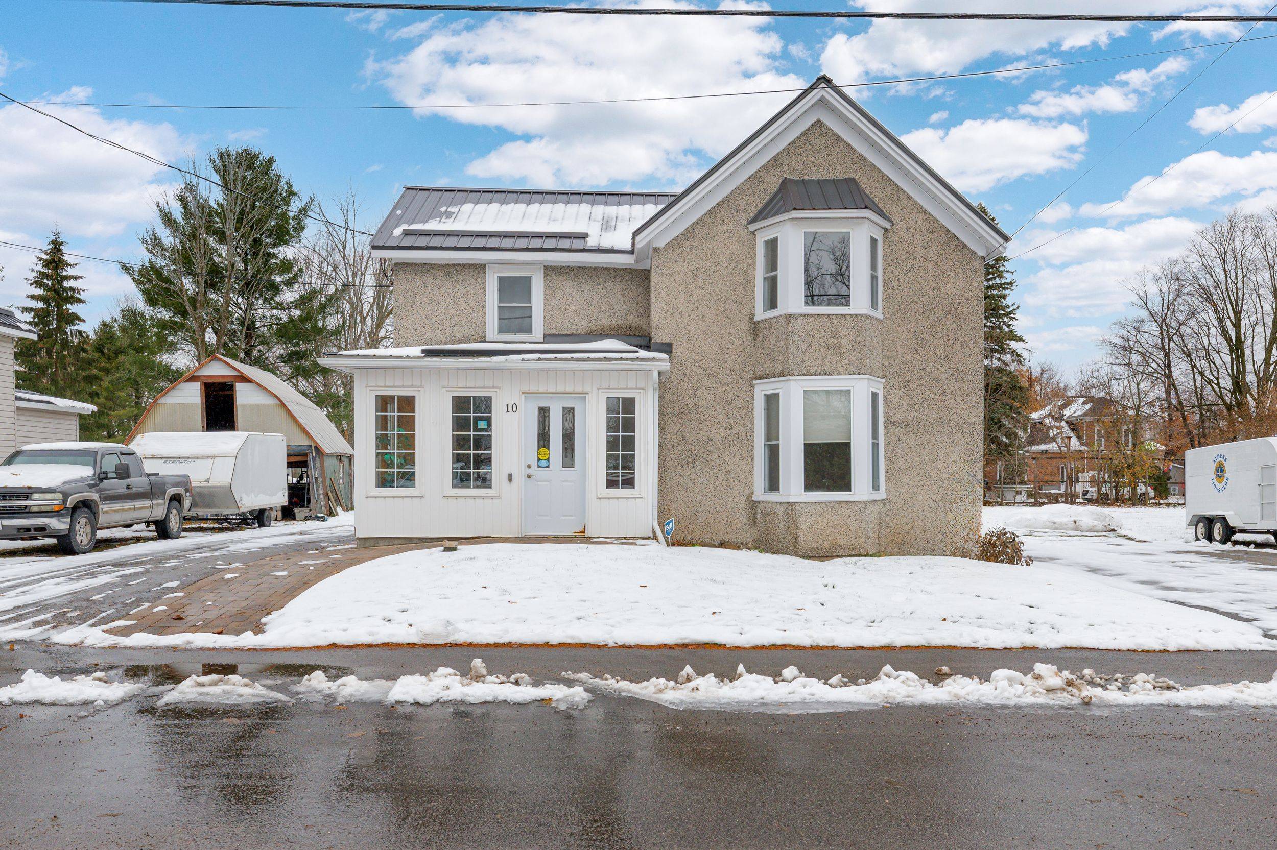 Athens, ON K0E 1B0,10 Wellington ST E