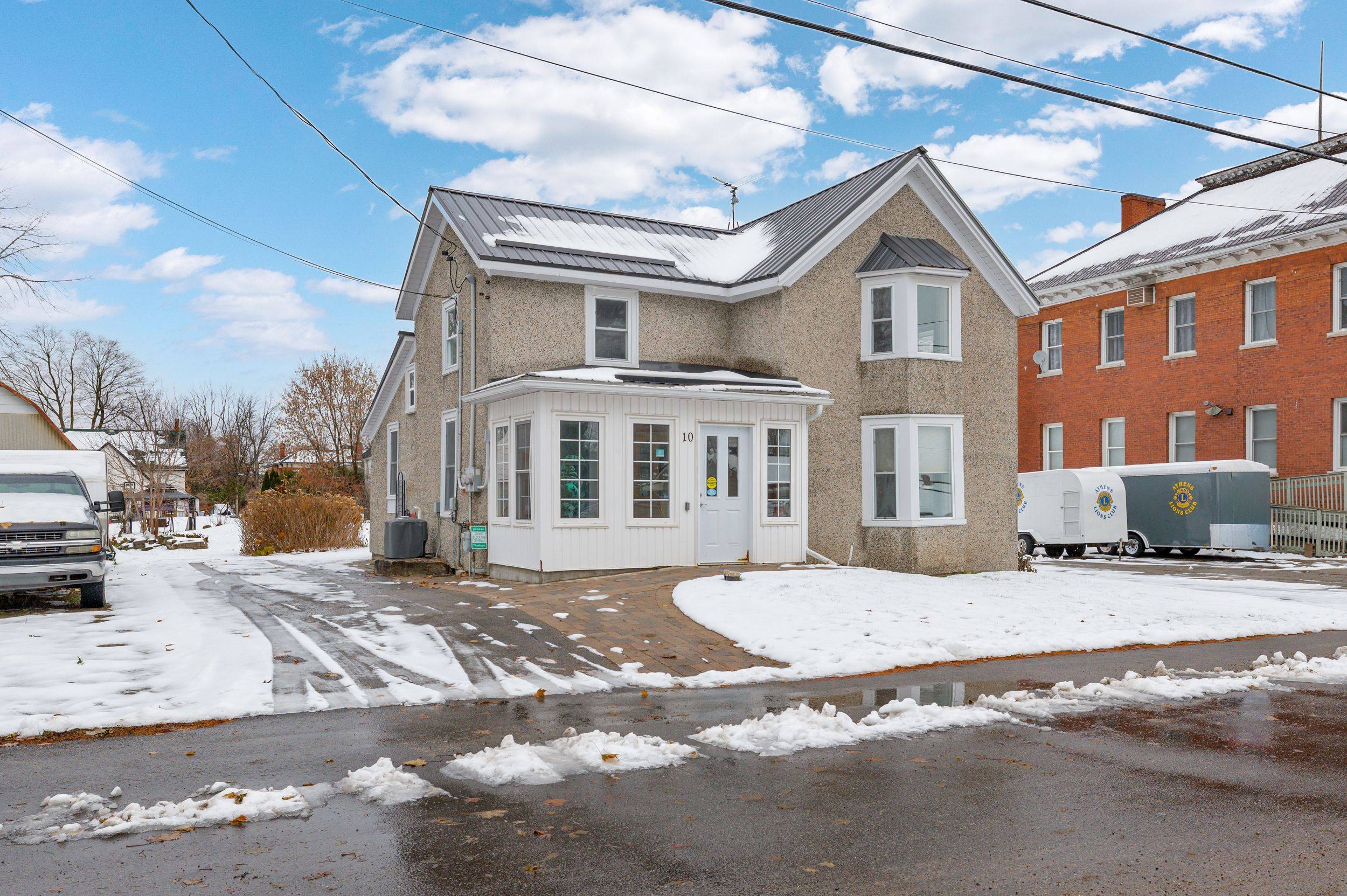 Athens, ON K0E 1B0,10 Wellington ST E