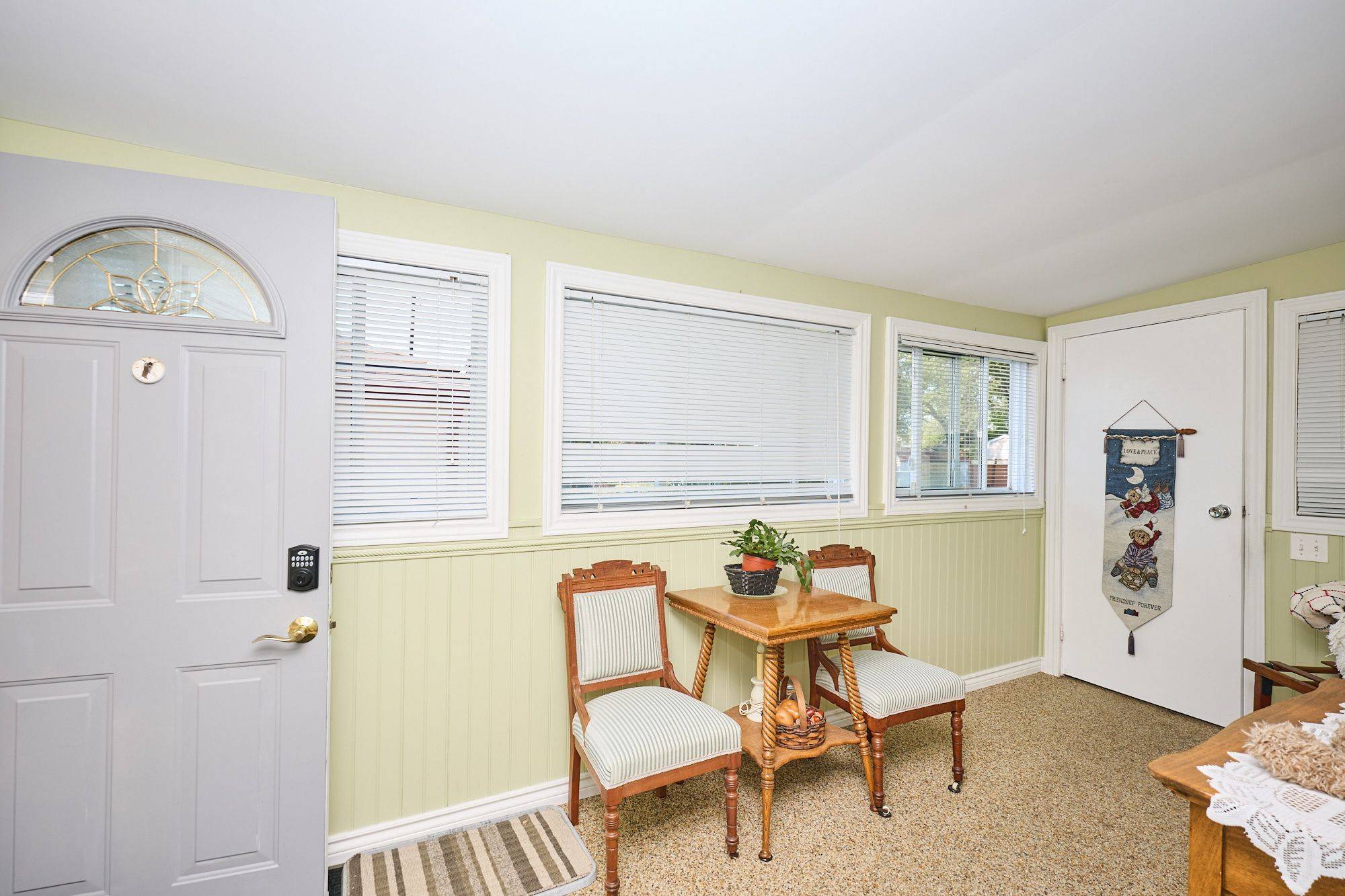 Niagara Falls, ON L2G 6J7,4013 Welland ST