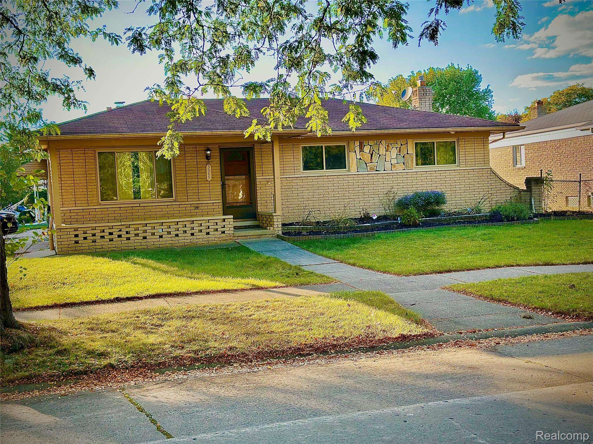 Troy, MI 48083,3069 Wolverine DR