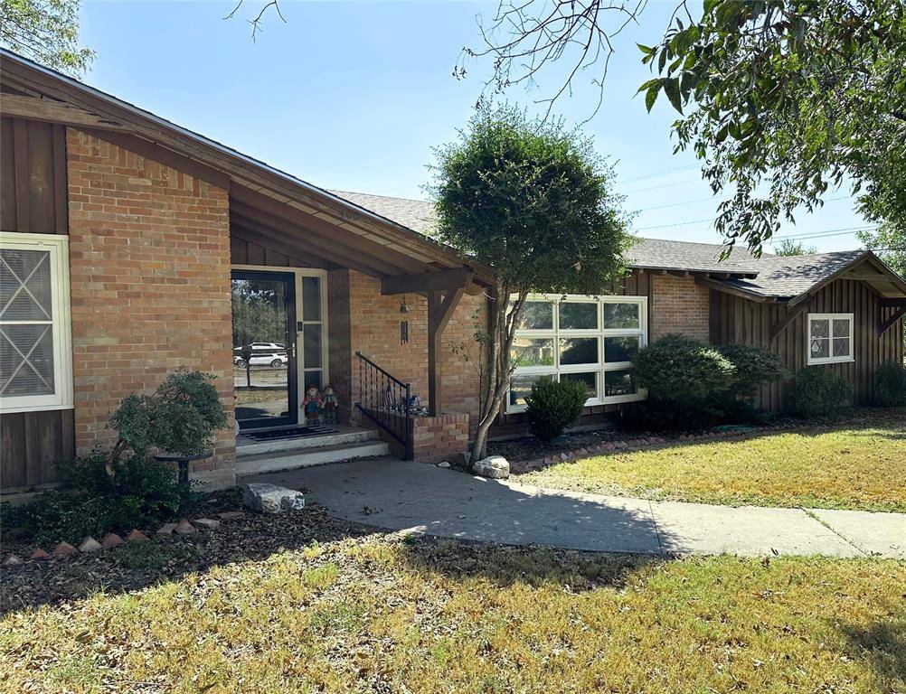 Comanche, TX 76442,400 N Elm Street