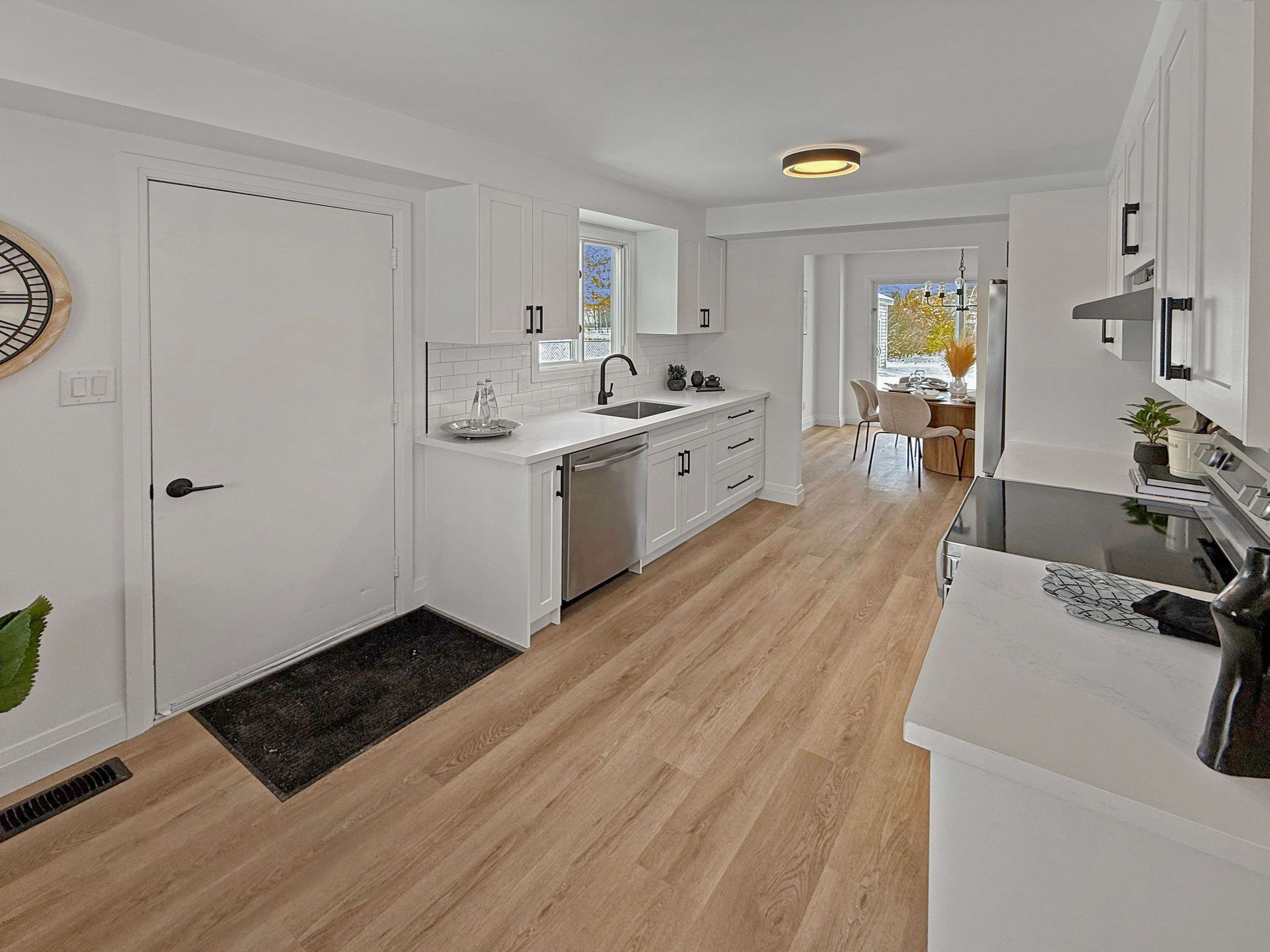 Innisfil, ON L9S 1E4,2260 Lynn ST