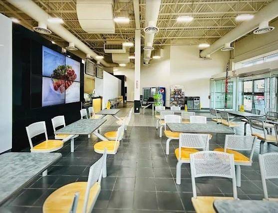 Niagara Falls, ON L2H 1G8,7500 Lundy's Lane RD #B17