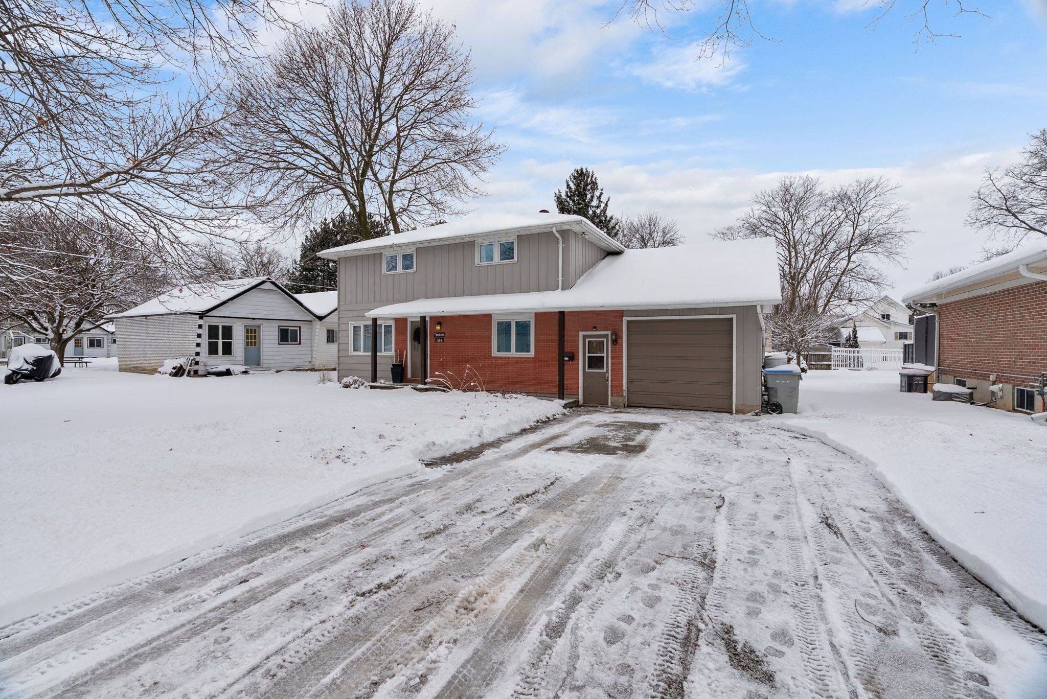 Bluewater, ON N0M 1X0,164 Oxford ST W