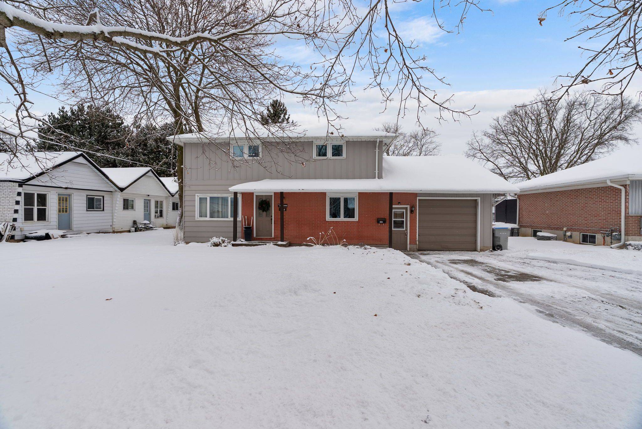 Bluewater, ON N0M 1X0,164 Oxford ST W