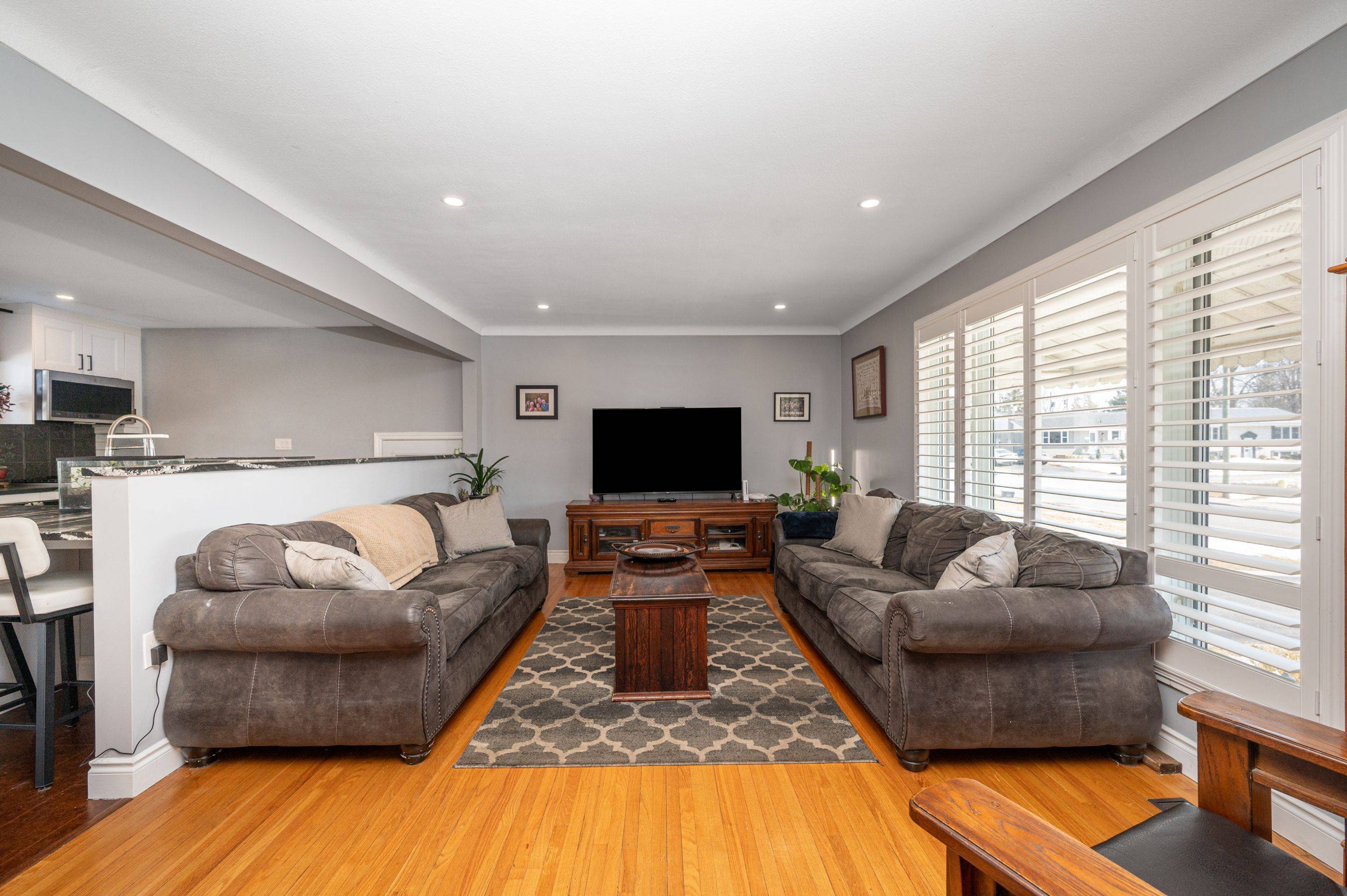 Loyalist, ON K7N 1G1,70 Briscoe ST