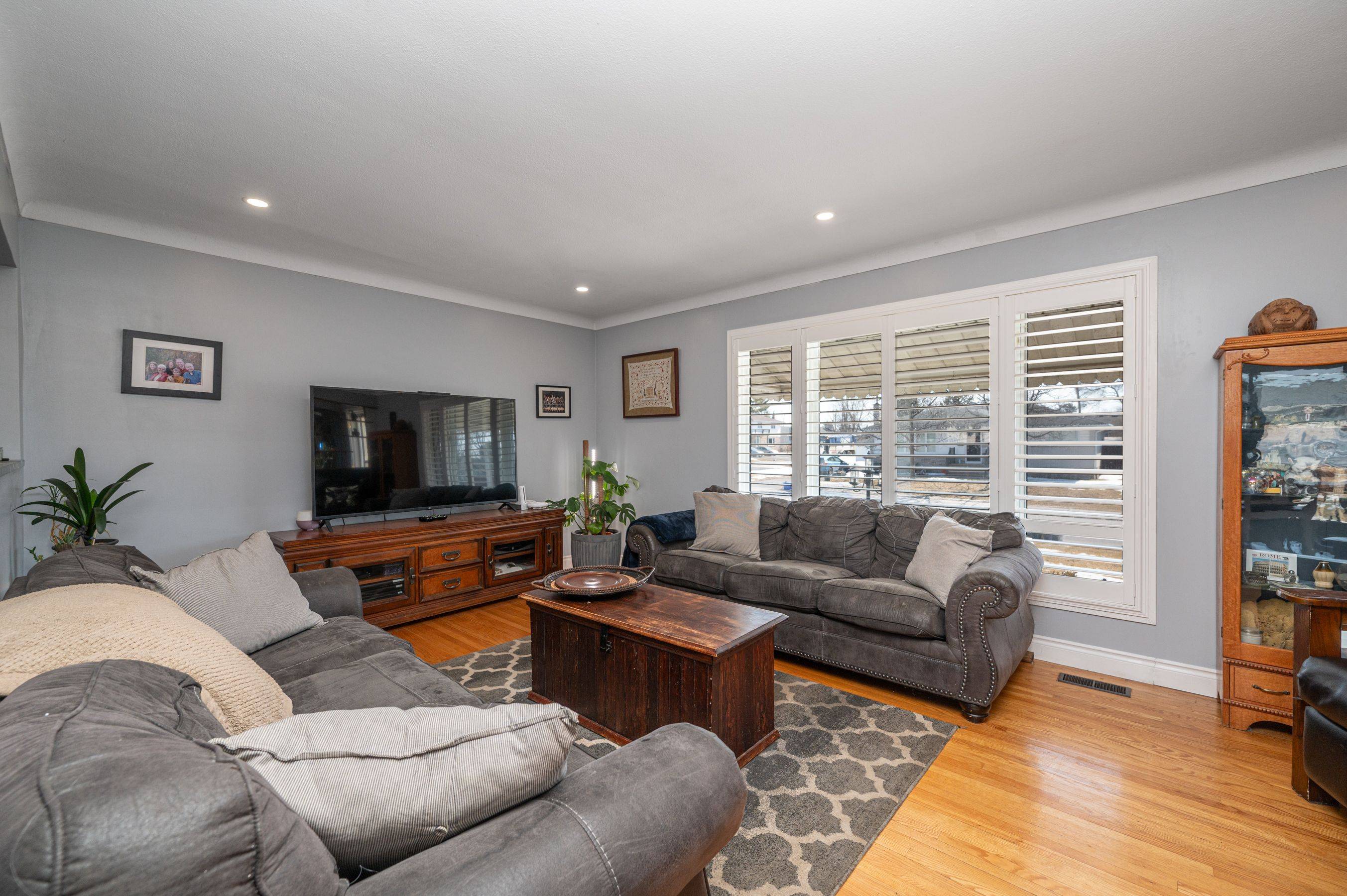 Loyalist, ON K7N 1G1,70 Briscoe ST