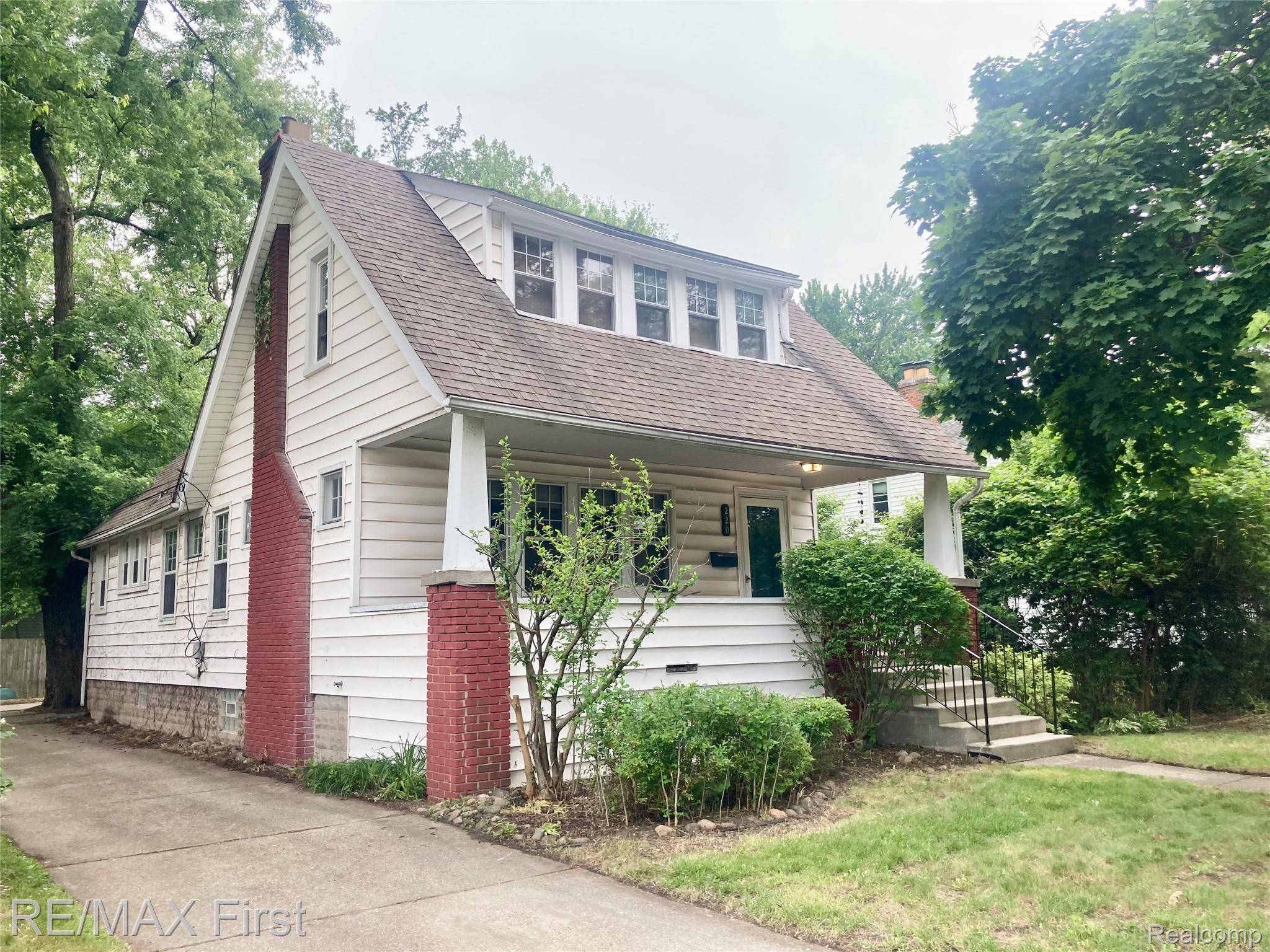 Royal Oak, MI 48067,220 OAKDALE ST